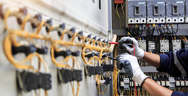 Professional Electrician technician working in Houston, MO